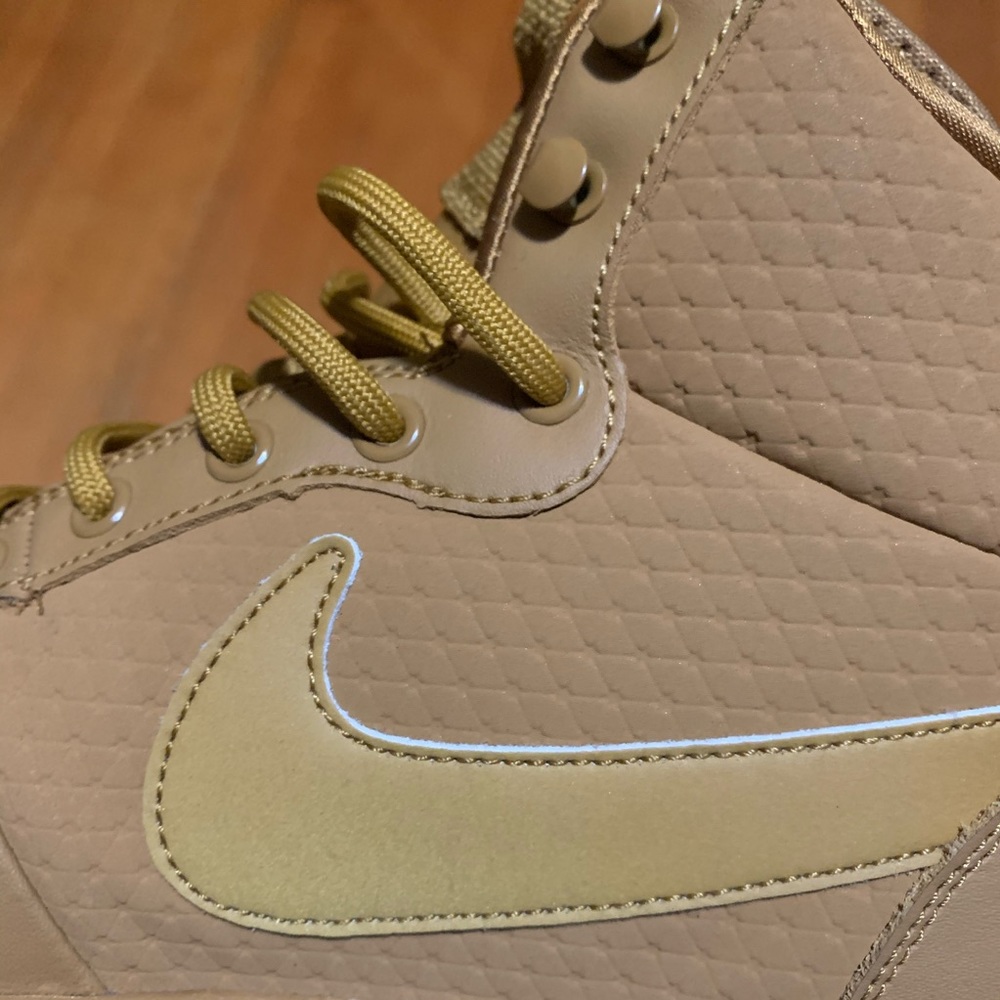 Nike Ebernon